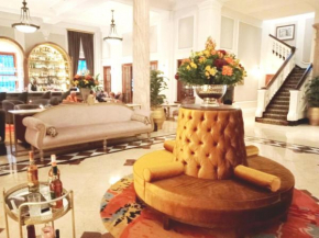 Taj Hotel large 2 bed Suite, Opulent with Million Dollar View - private residence